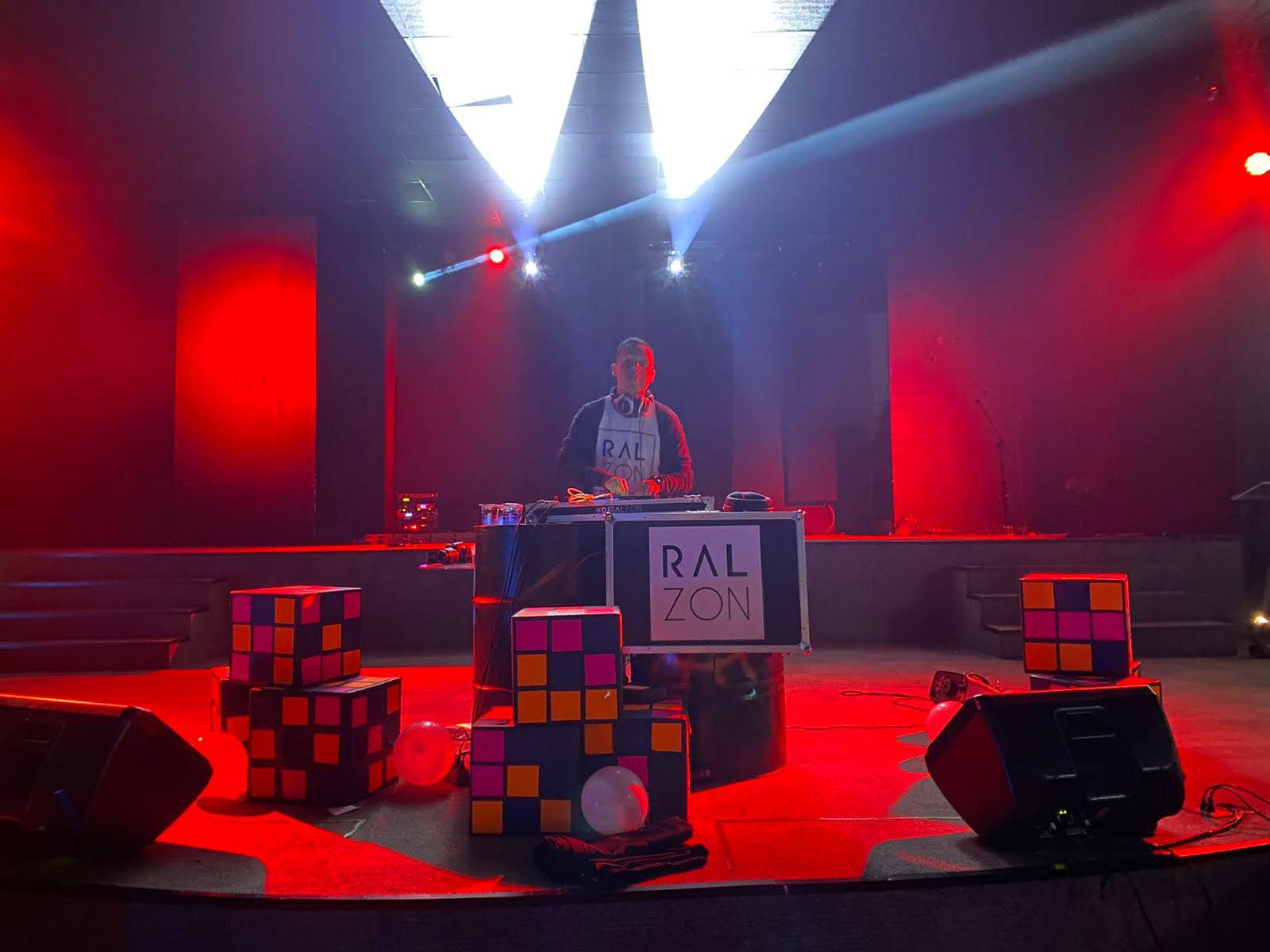 DJ Ralzon no palco